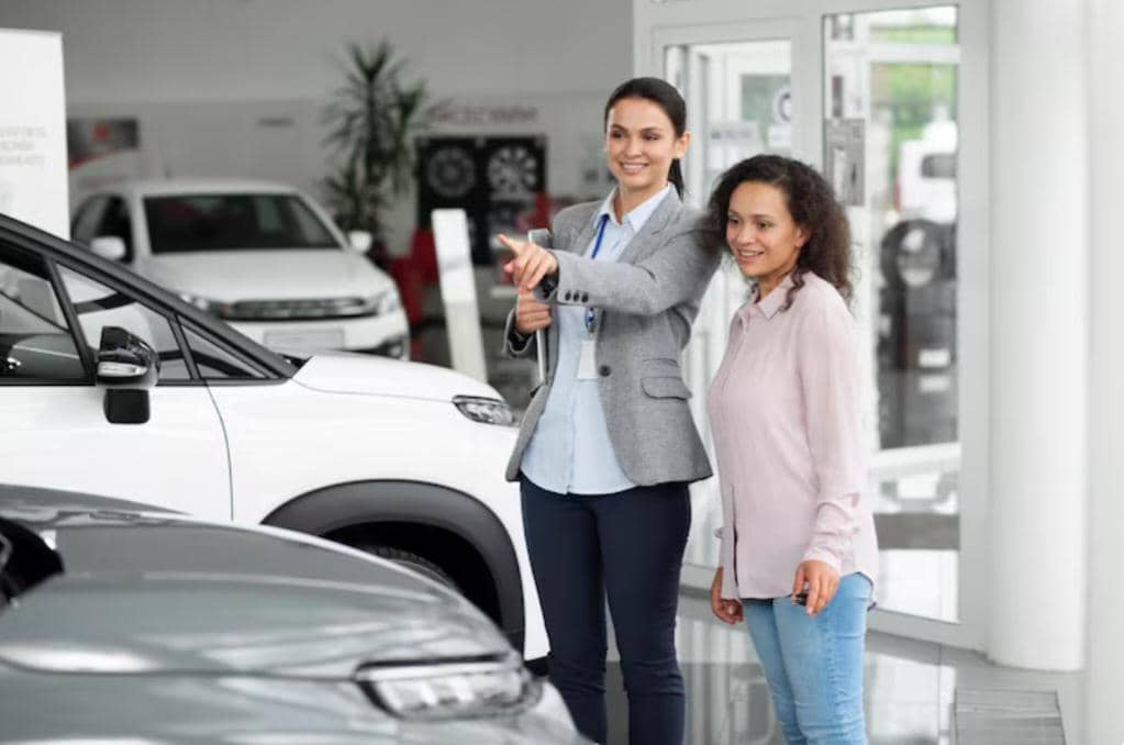 ilustrasi beli mobil bekas