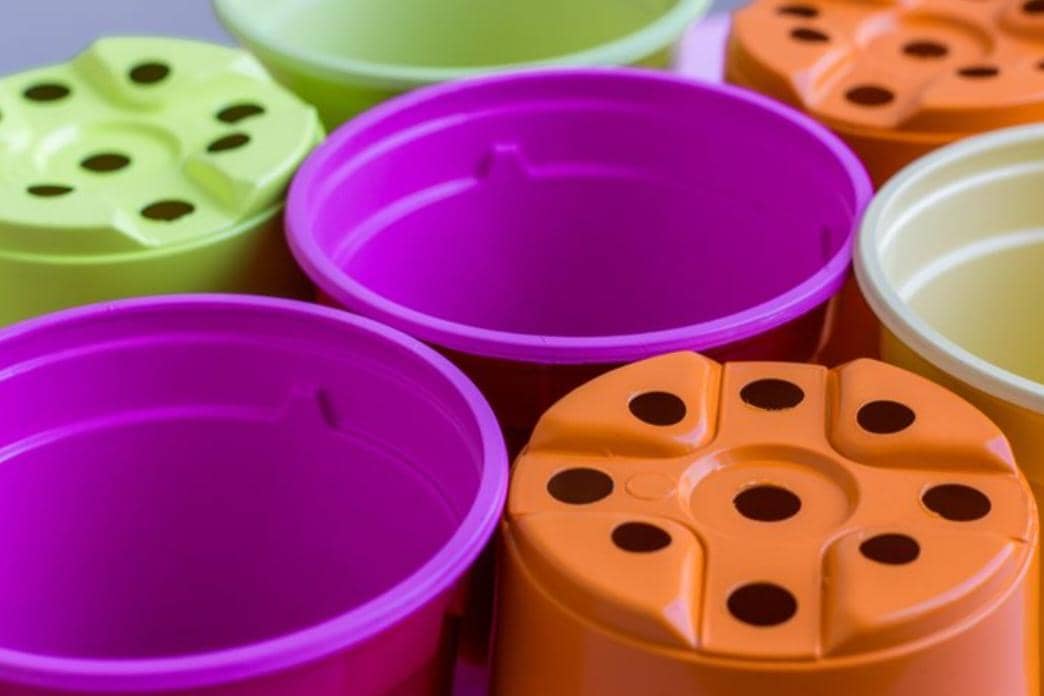 Ilustrasi pot plastik 