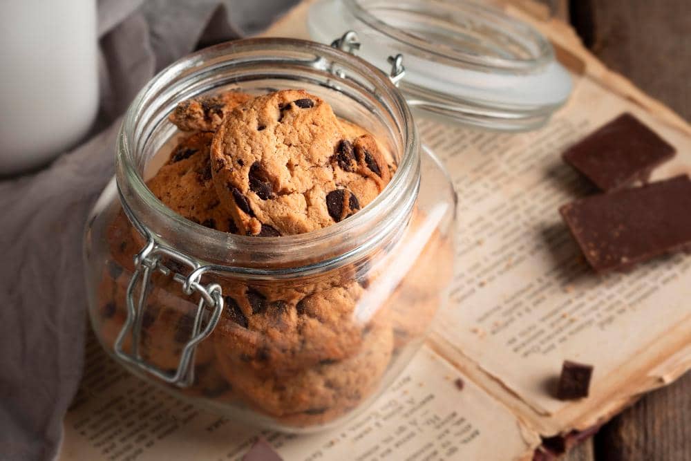 ilustarsi menyimpan kue cookies
