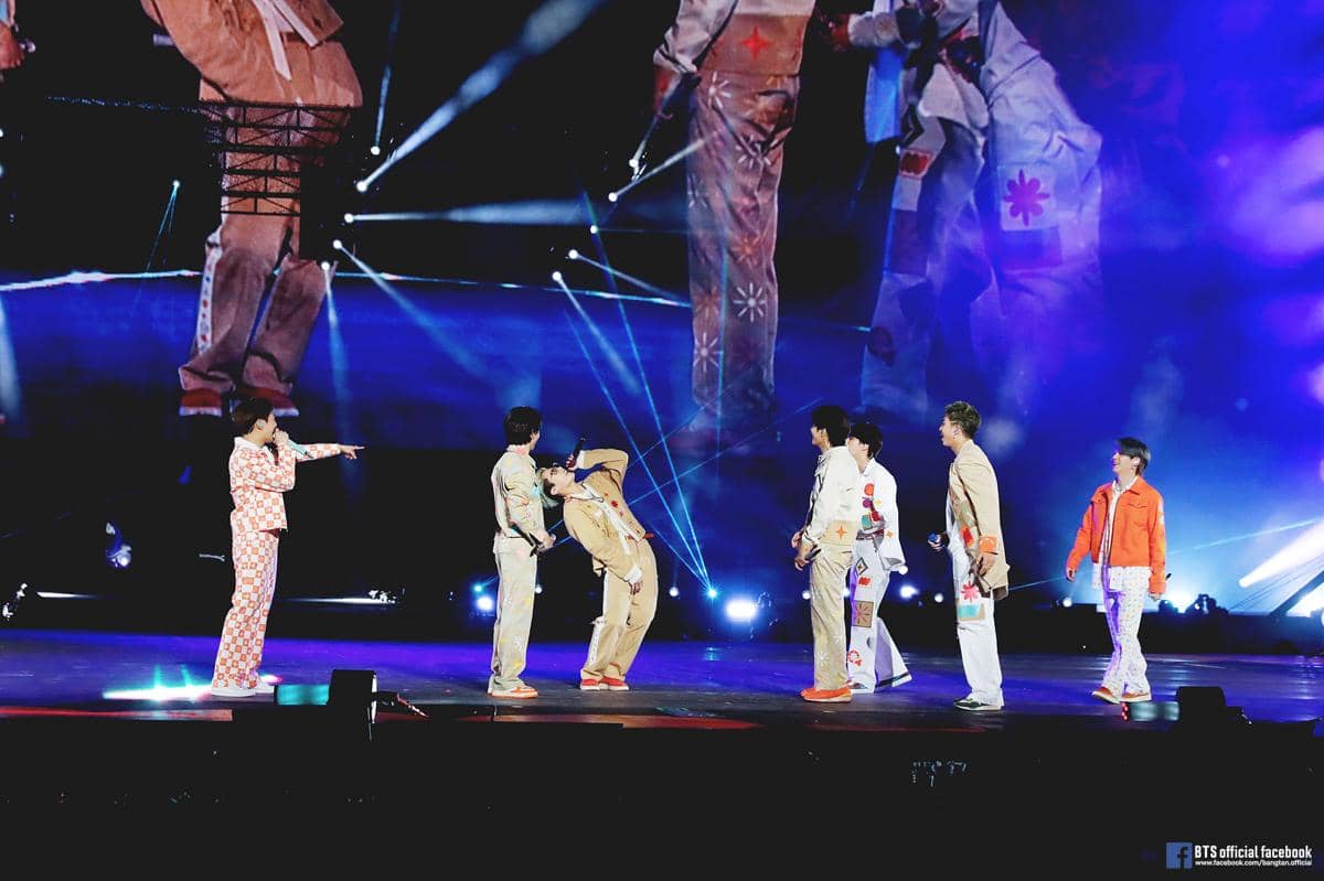 Potret BTS tampil So What di konser Permission to Dance