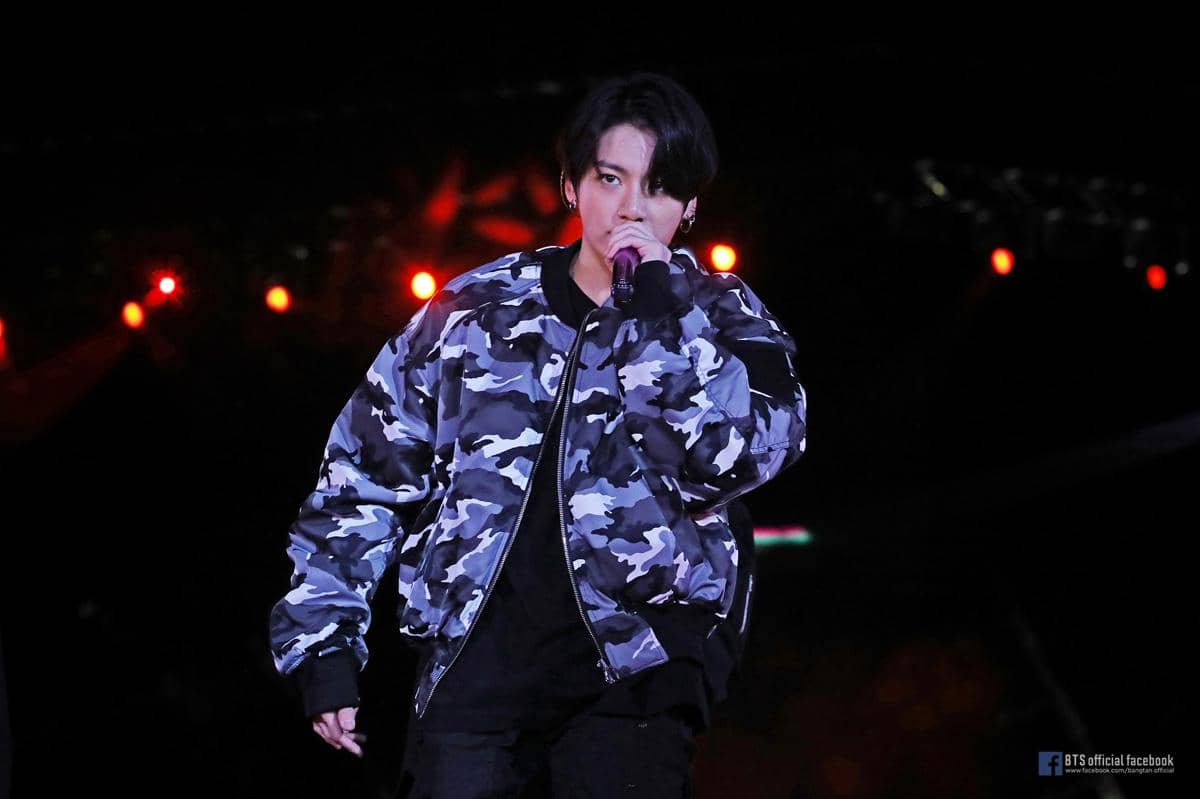 Potret Jungkook BTS tampil Mic Drop di konser Speak Yourself
