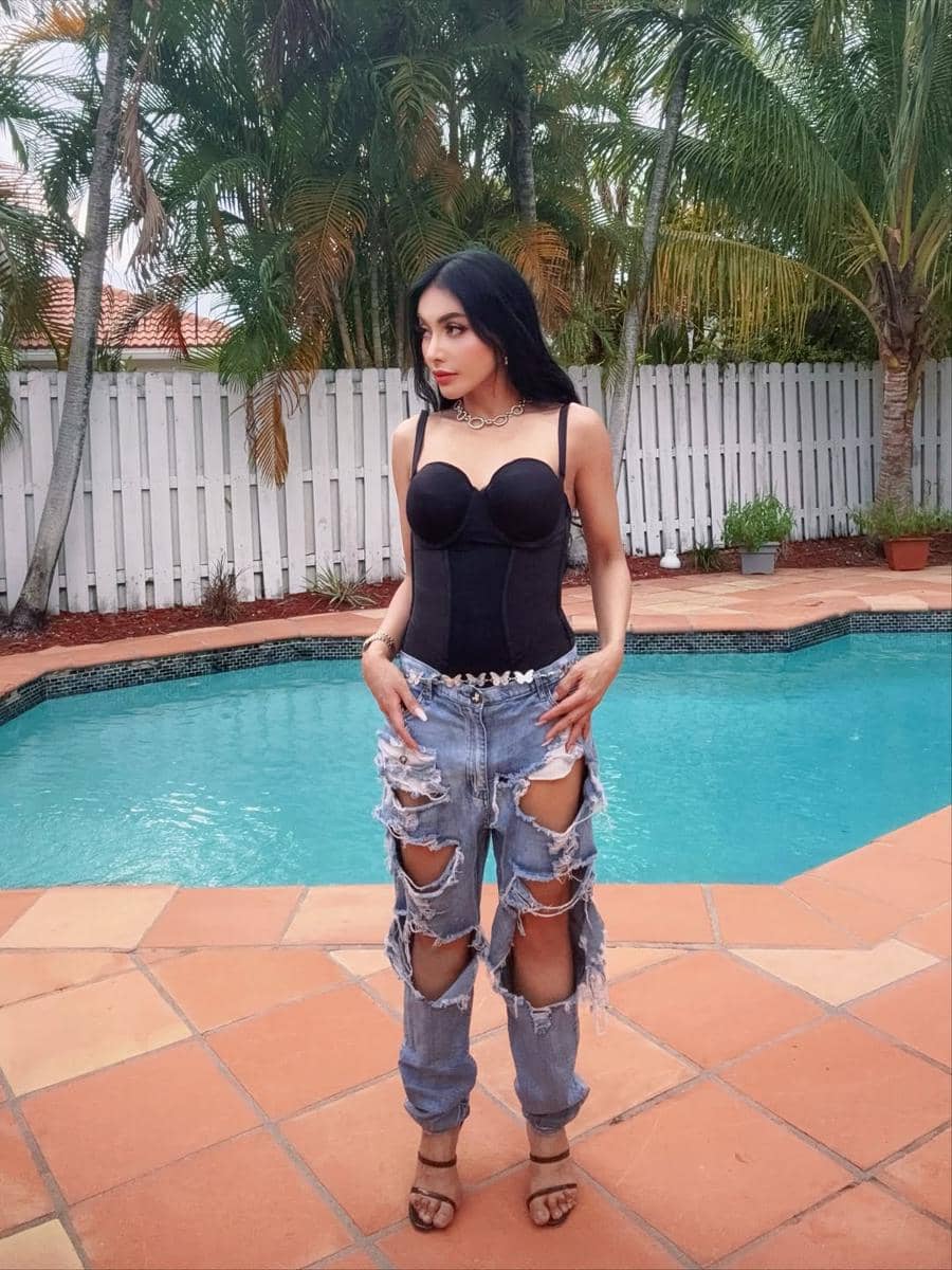 padu padan outfit ala Denada