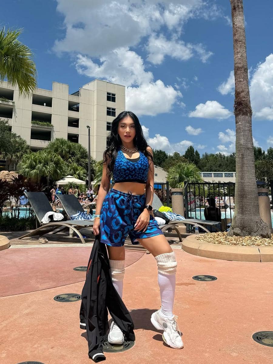 padu padan outfit ala Denada