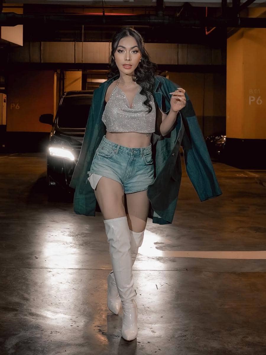 padu padan outfit ala Denada