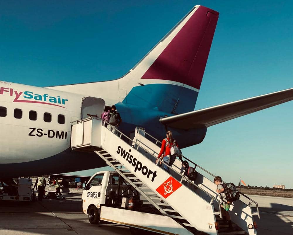 ilustrasi penumpang naik pesawat