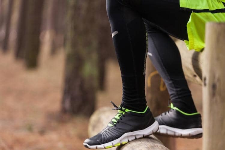 ilustrasi sepatu running dengan sol foam