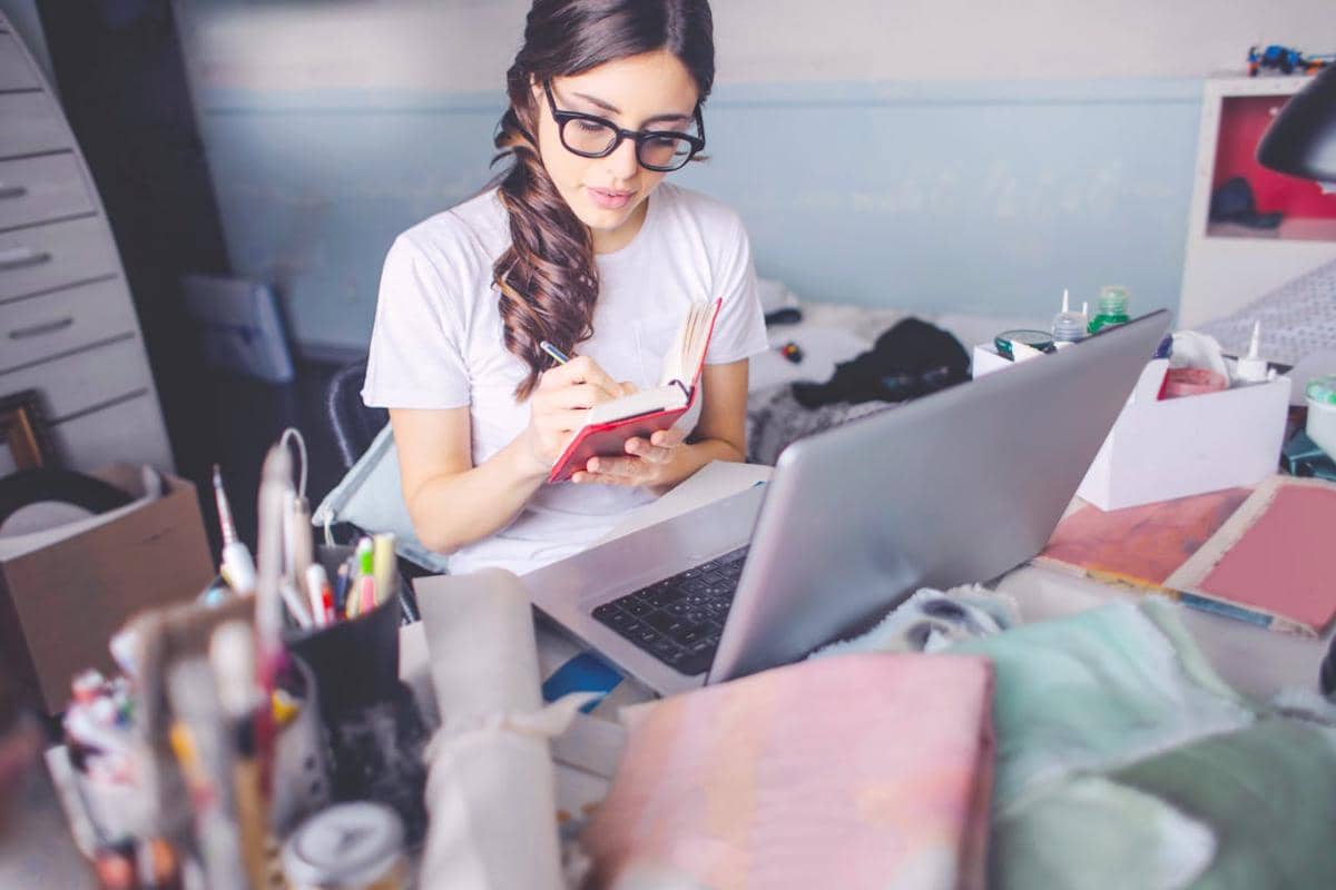 Ilustrasi melakukan aktivasi akun SNPMB (pexels.com/Andrea Piacquadio)