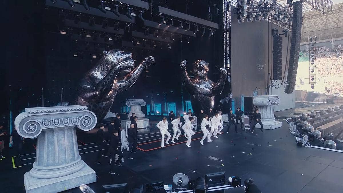 Potret penampilan Dionysus BTS