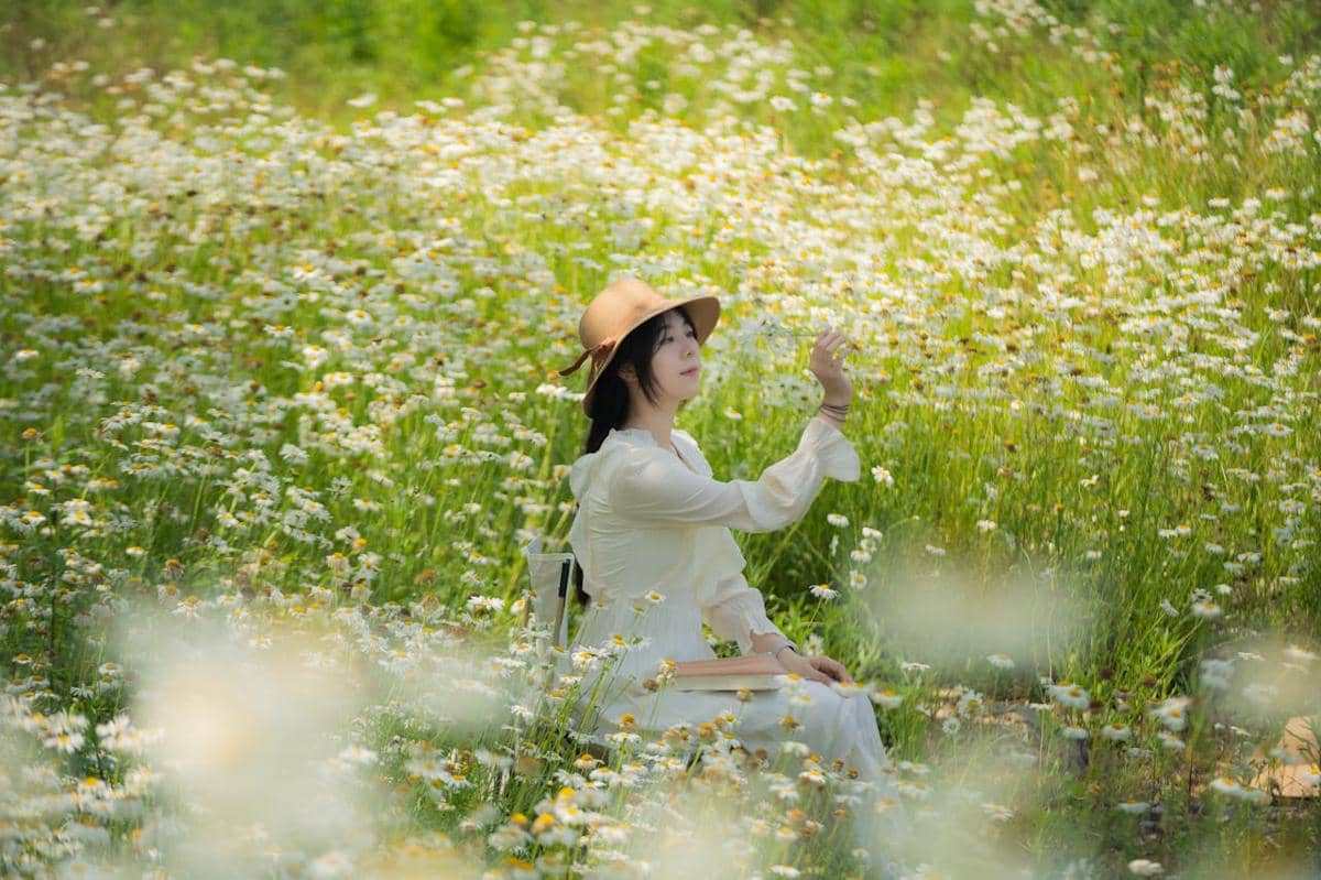 ilustrasi menikmati musim semi 