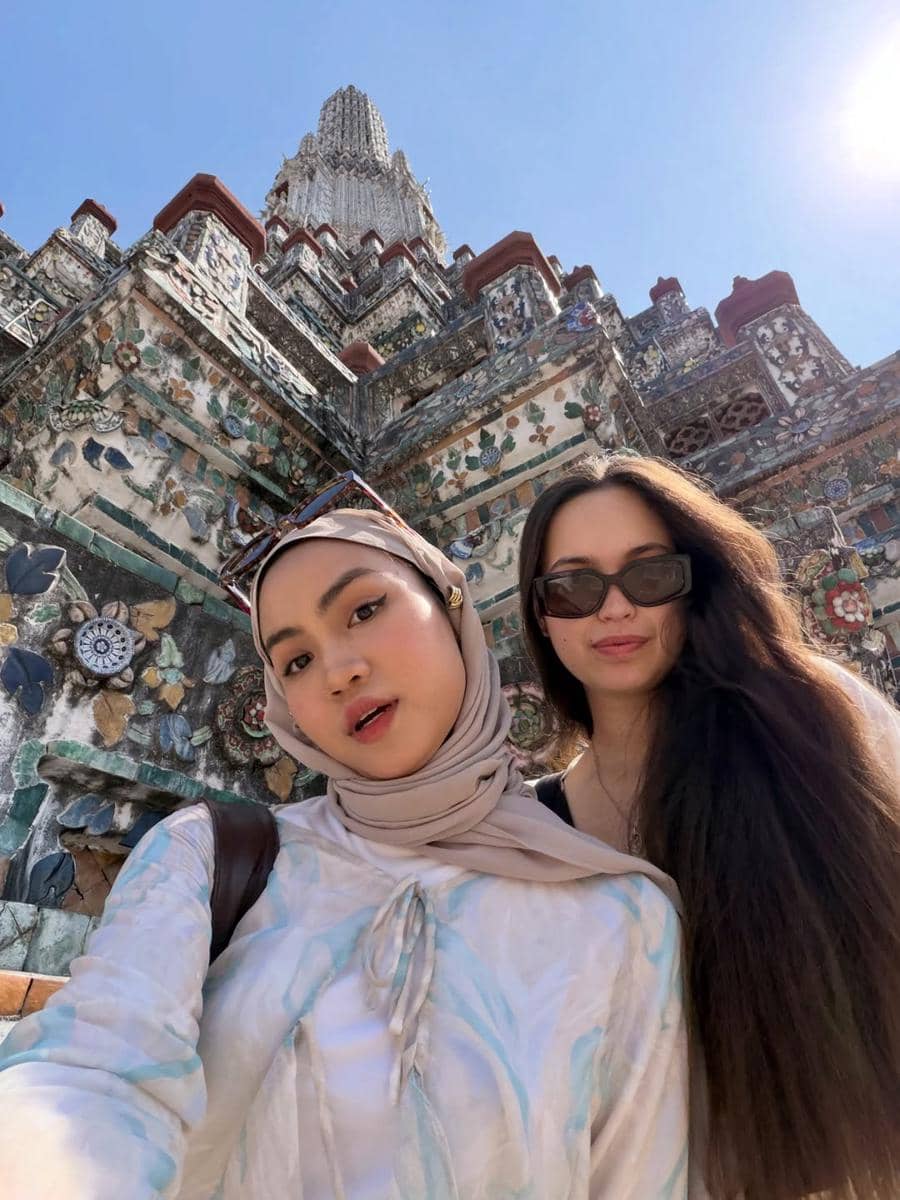 Xaviera Putri jalan-jalan di Thailand