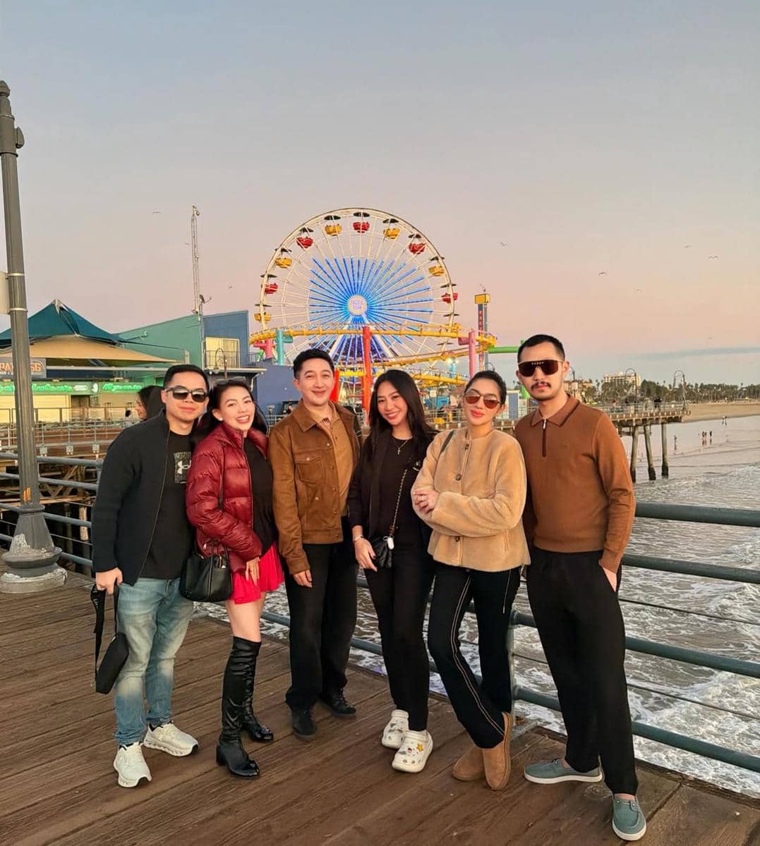 Angel Karamoy dan keluarga jalan-jalan di Santa Monica