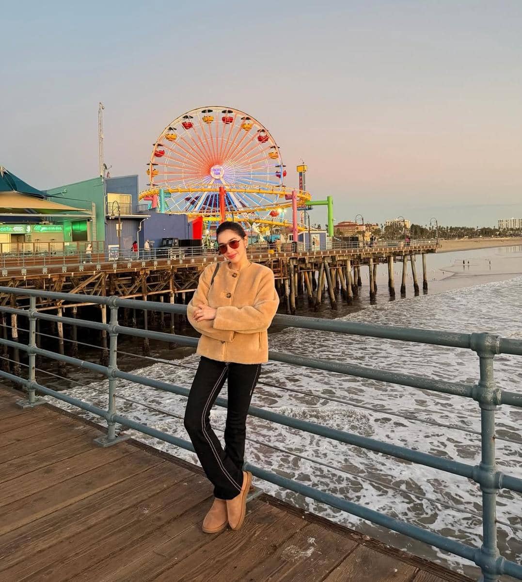 Angel Karamoy dan keluarga jalan-jalan di Santa Monica