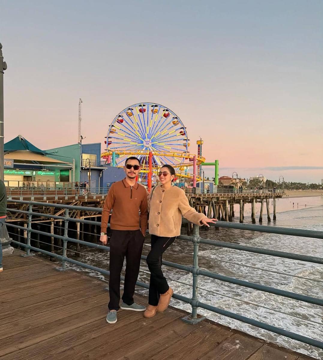 Angel Karamoy dan keluarga jalan-jalan di Santa Monica