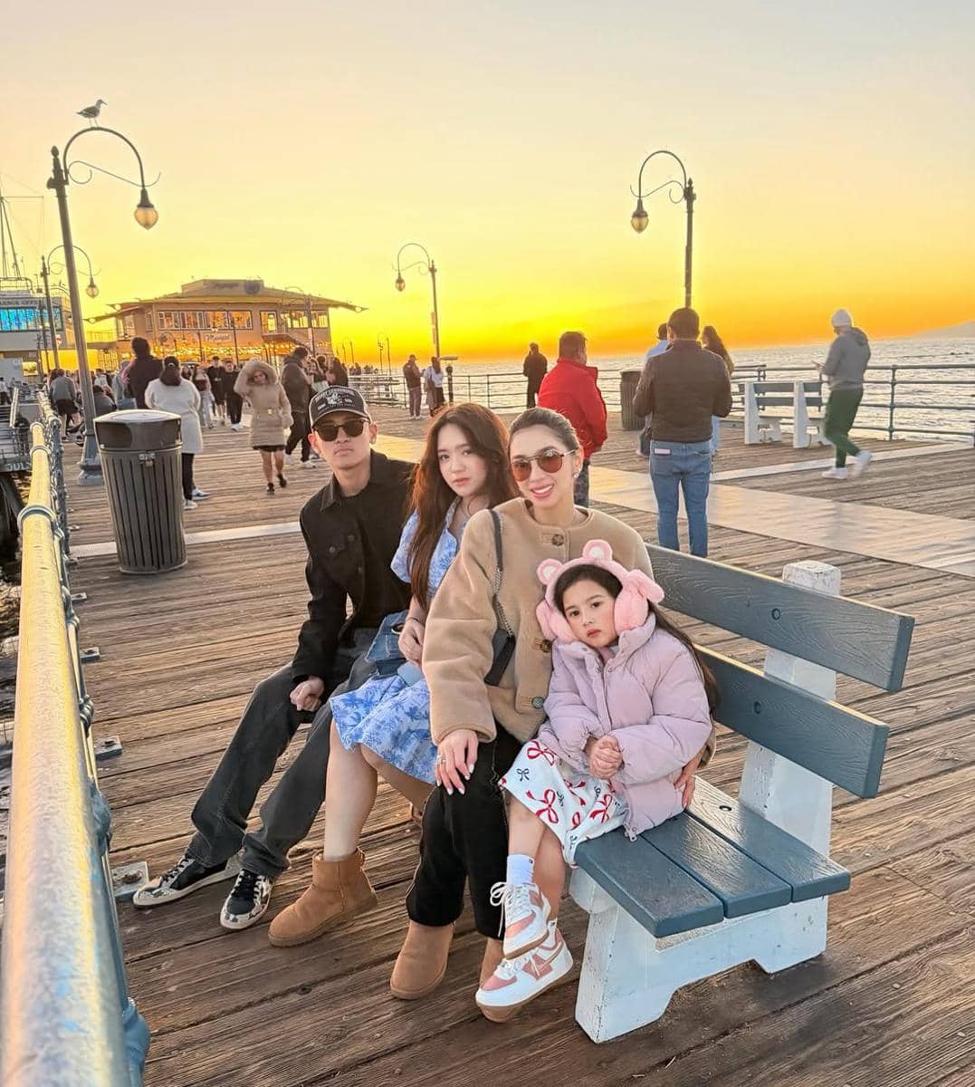 Angel Karamoy dan keluarga jalan-jalan di Santa Monica