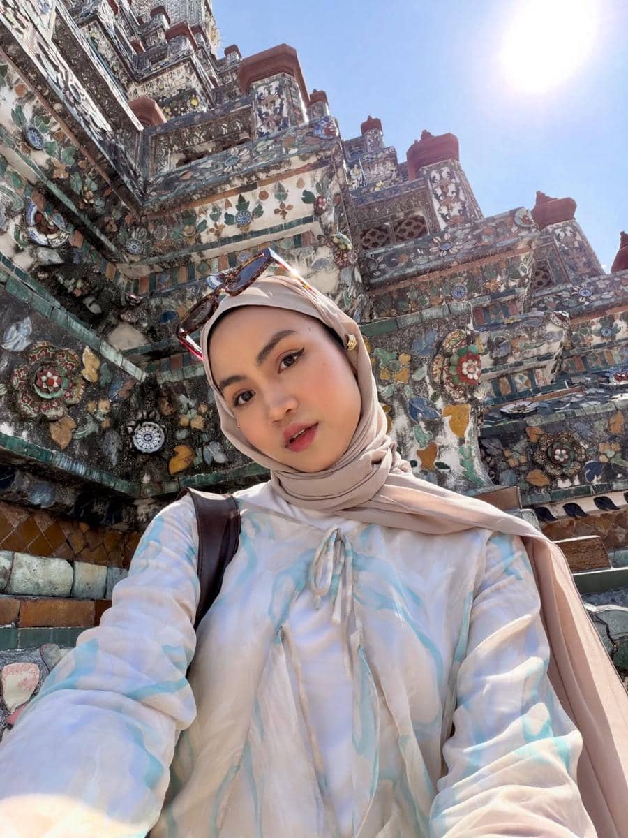Xaviera Putri jalan-jalan di Thailand