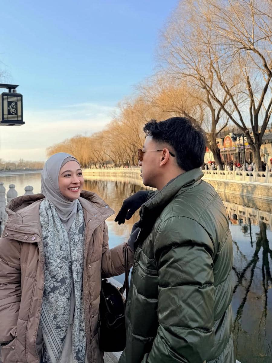 Keluarga Poppy Bunga jalan-jalan di Beijing