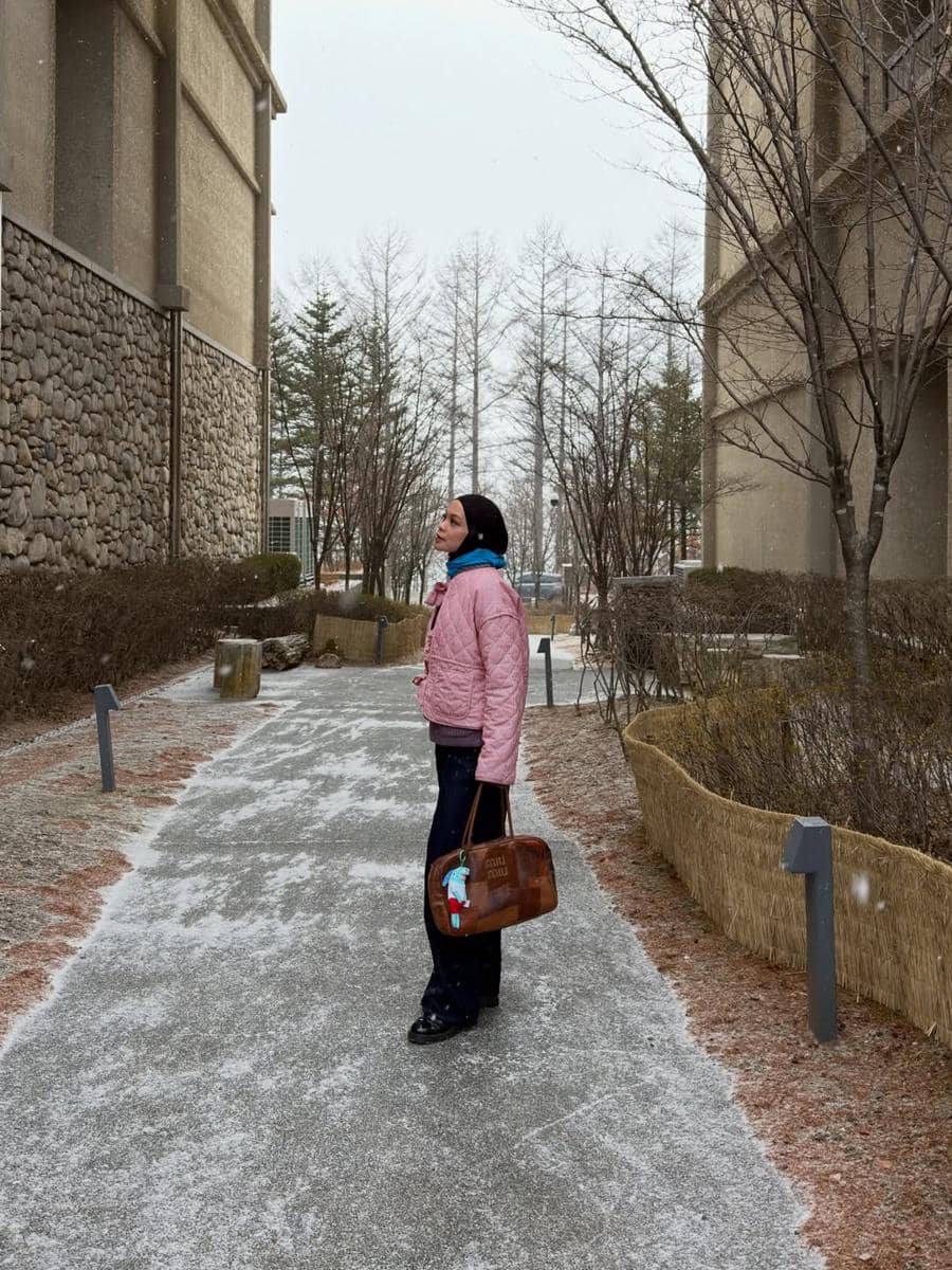 Tantri Namirah dan anak merasakan hujan salju di Korsel