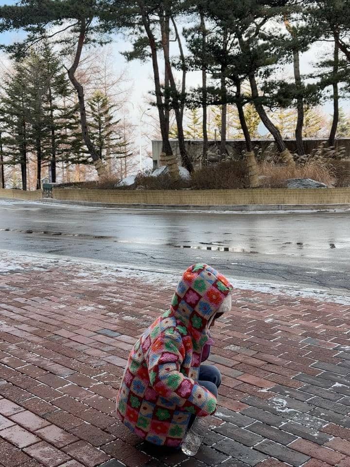 Tantri Namirah dan anak merasakan hujan salju di Korsel