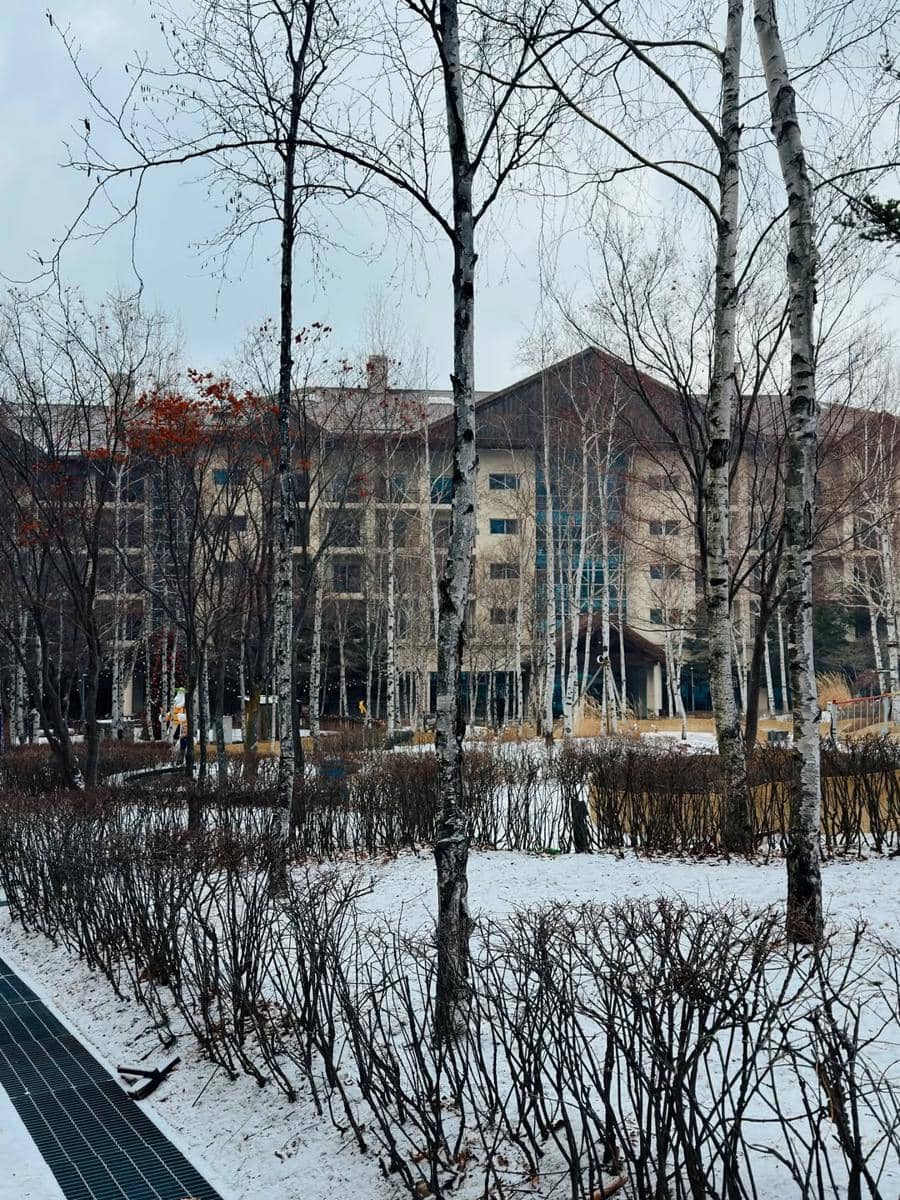 Tantri Namirah dan anak merasakan hujan salju di Korsel