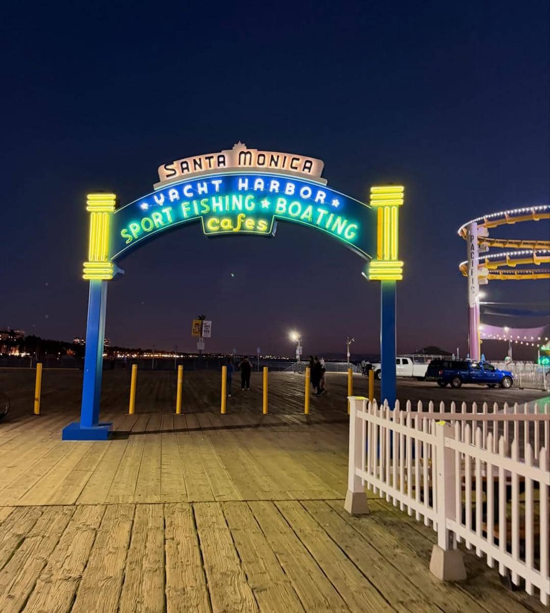 Angel Karamoy dan keluarga jalan-jalan di Santa Monica