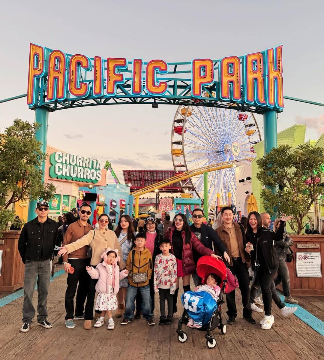 Angel Karamoy dan keluarga jalan-jalan di Santa Monica