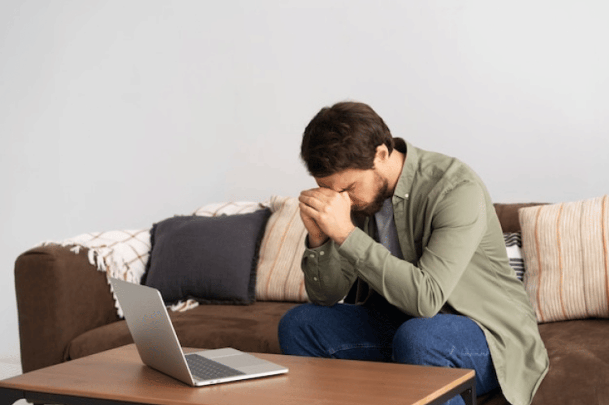 ilustrasi pria memiliki trauma bonding