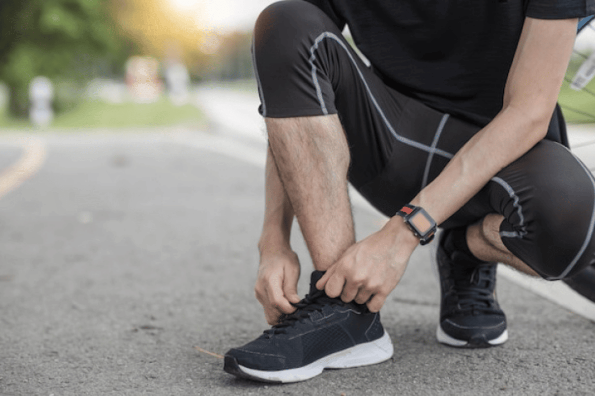 ilustrasi sepatu running dengan sol foam