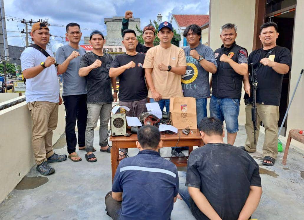 Tersangka EMR dan DRA ditangkap Polsek Terbanggi Besar. 