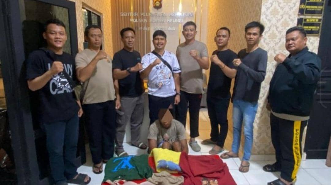 Pelaku pemerkosaan terhadap anak kandungnya saat diringkus polisi. (Dok. Polres Musi Rawas)