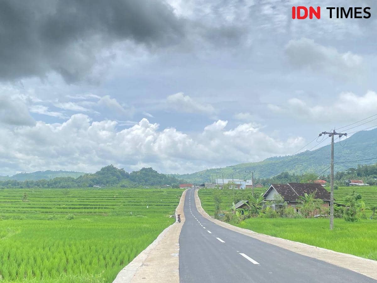 Ilustrasi awan tebal di Lombok Barat.