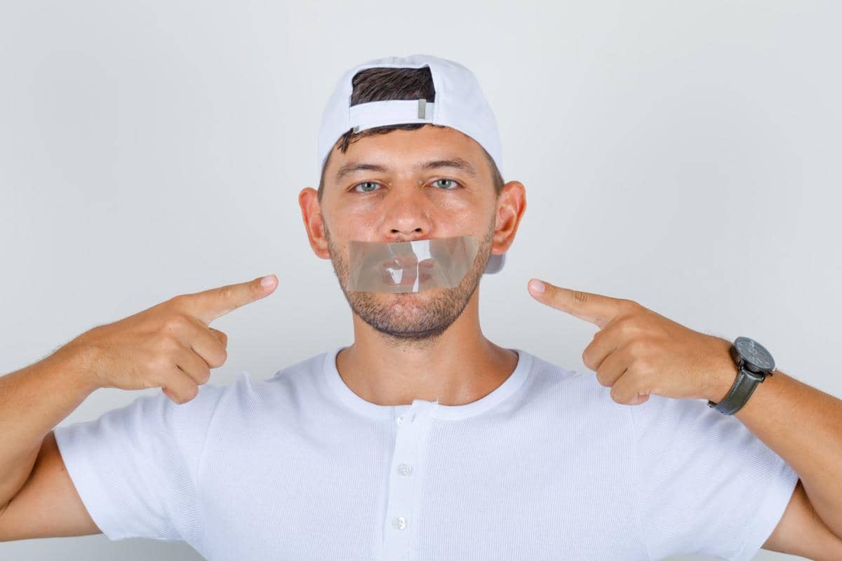 Ilustrasi mouth taping.