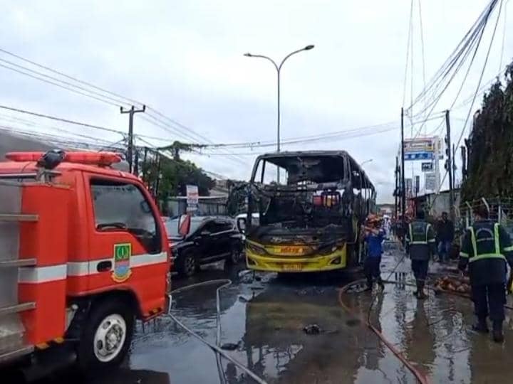Bus di Tambun Bekasi terbakar