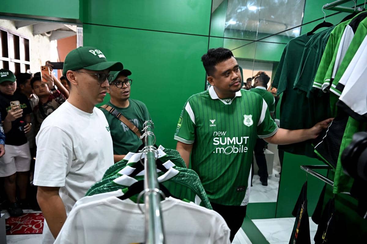 Gubernur Sumut Bobby Nasution saat meninjau store resmi PSMS (dok.Diskominfo Sumut)