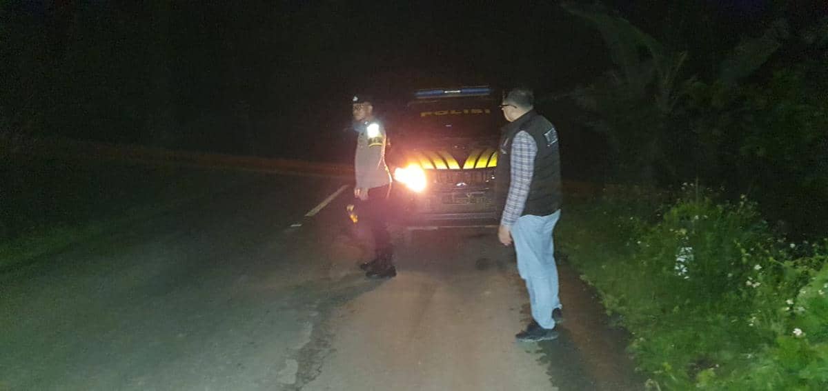 Polsek Lais saat melakukan olah tempat kejadian perkara (TKP) kasus pencurian dengan kekerasan di Dusun VIII Desa Epil, Kecamatan Lais, pada Jumat, (9/1/2026). (Dok. Polsek Lais)