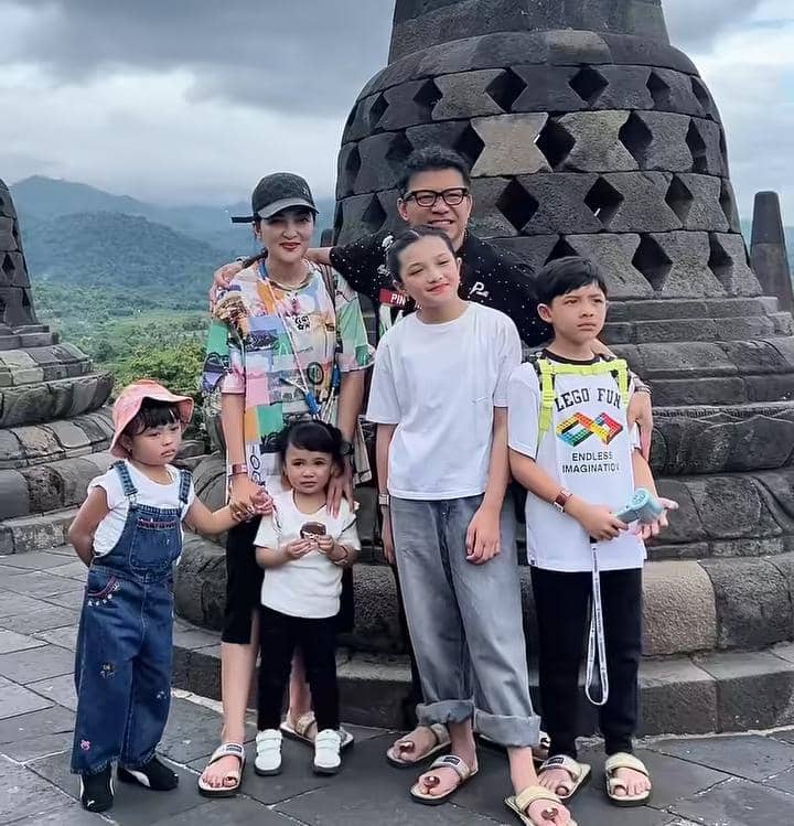 potret keluarga Ashanty Liburan di Magelang