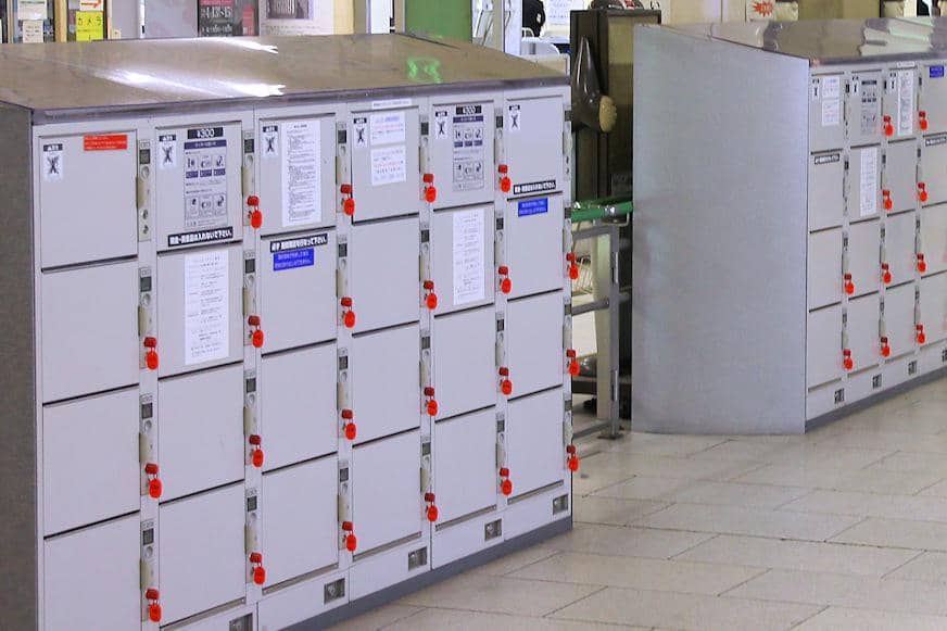 ilustrasi loker di Stasiun Kyoto, Jepang