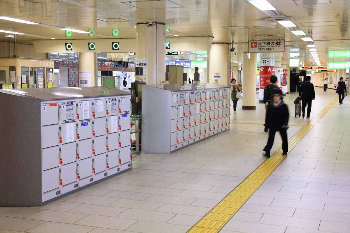 iustrasi loker di Stasiun Kyoto, Jepang 