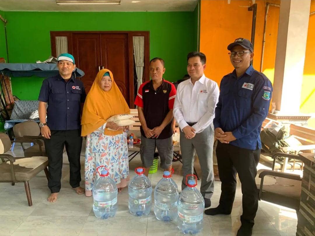 PMI Tangsel salurkan bantuan ke warga terdampak TPA Cipeucang