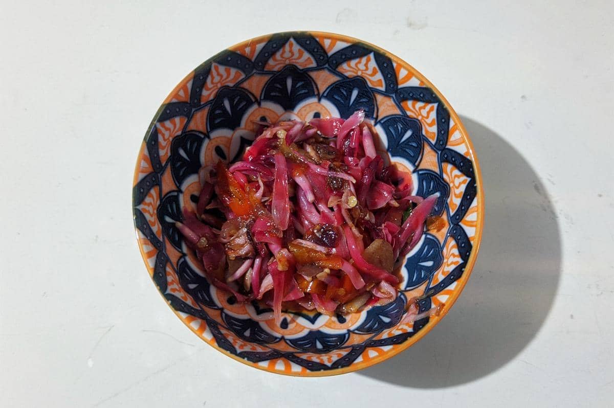 ilustrasi sambal bunga kecombrang dalam mangkuk kecil 