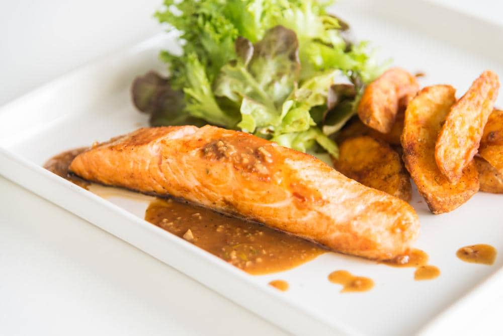 ilustrasi salmon panggang saus miso butter