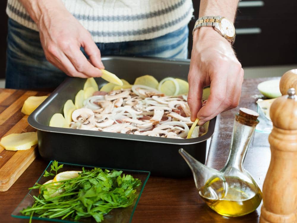 ilustrasi memasak casserole 