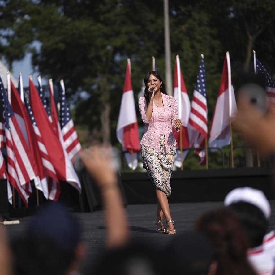 padu padan outfit ala Aurélie Moeremans