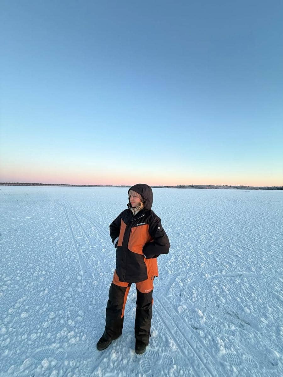 Lyodra melakukan Ice Floating