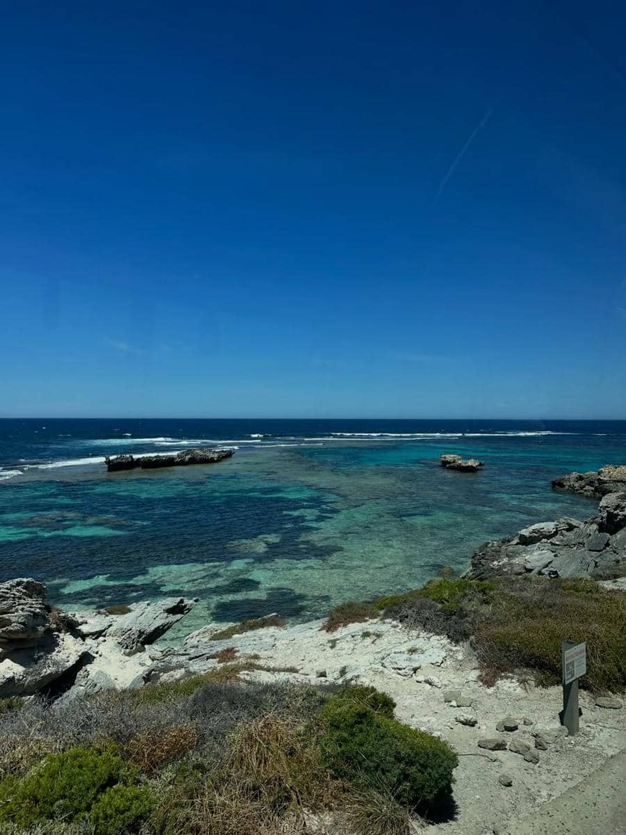 Keluarga Whulandary Herman main di Pulau Rottnest