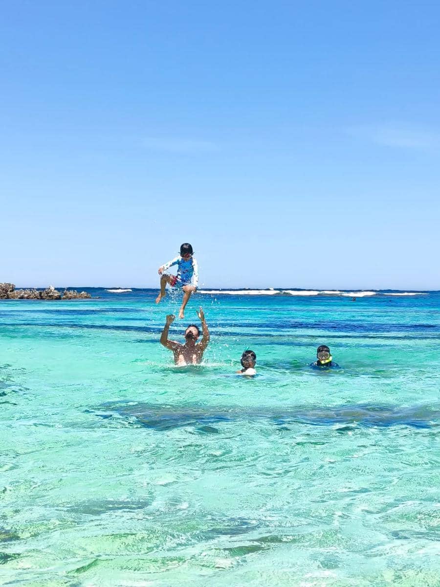 Keluarga Whulandary Herman main di Pulau Rottnest