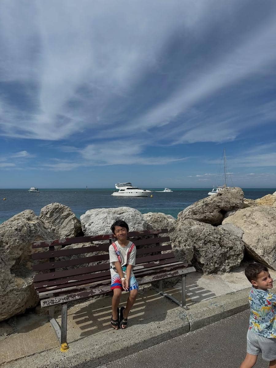 Keluarga Whulandary Herman main di Pulau Rottnest