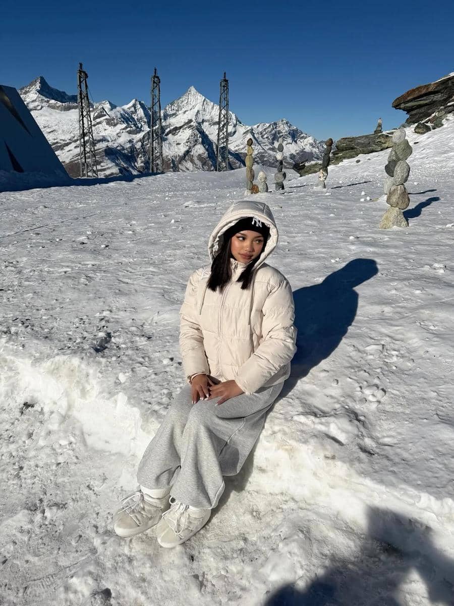 Naura Ayu menikmati salju di Gunung Matterhorn