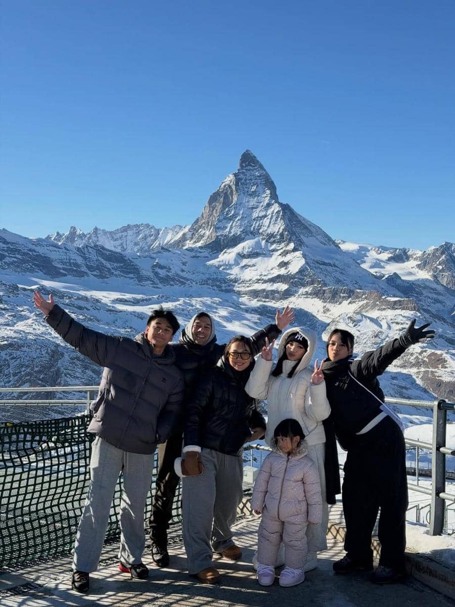 Naura Ayu menikmati salju di Gunung Matterhorn