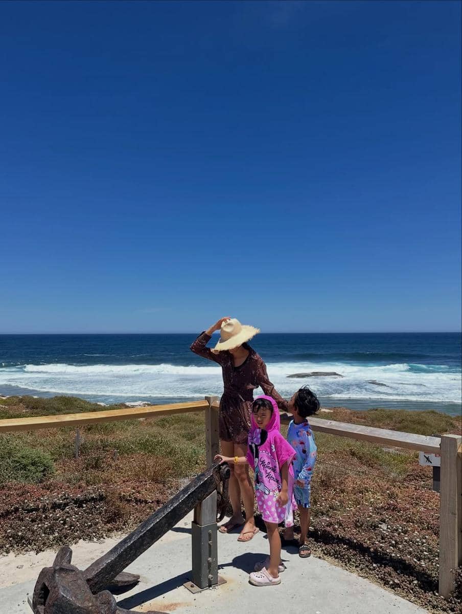 Keluarga Whulandary Herman main di Pulau Rottnest