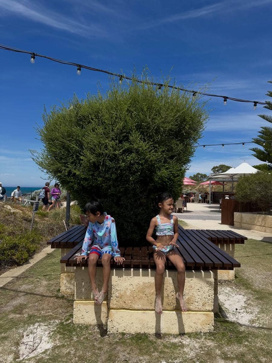 Keluarga Whulandary Herman main di Pulau Rottnest